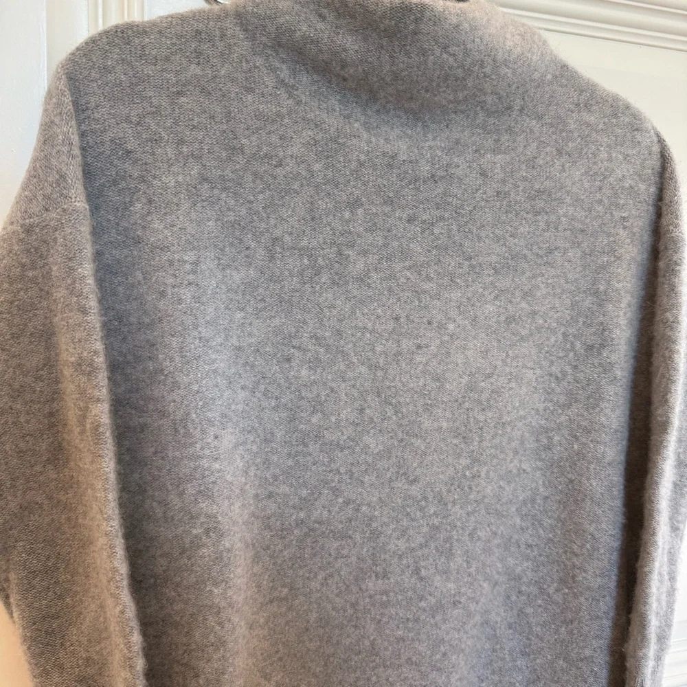 Vince Funnel Neck Cashmere Sweater XS Gray Minimalist Feminine Normcore - Picture 3 of 7